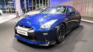 Nissan GT-R 2017 in albastru