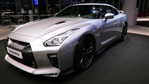 Nissan GT-R 2017 in argintiu