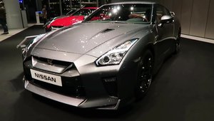Nissan GT-R 2017 in gri