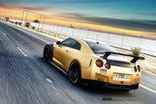 Nissan GT-R cu auriu si carbon