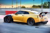 Nissan GT-R cu auriu si carbon