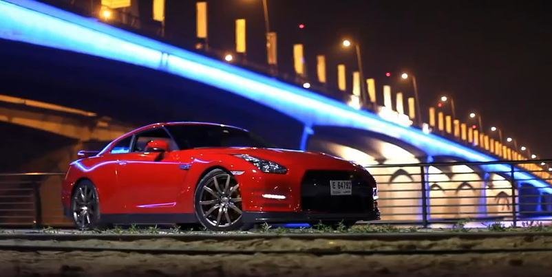 Nissan GT-R: frumusete rosie in Dubai