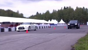 Nissan GT-R versus Jeep Grand Cherokee SRT-8 - o cursa echilibrata