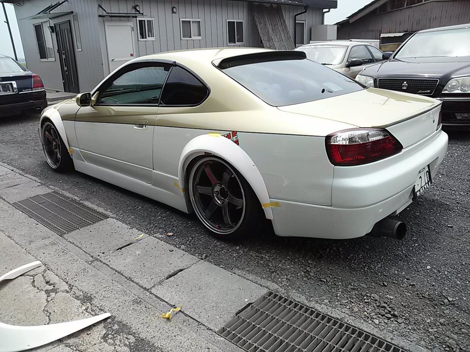 Nissan Silvia S15 transformat in BMW Seria 3