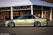 Nissan Skyline R34 cu patru usi si tuning