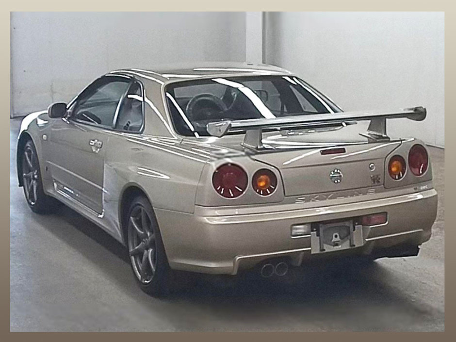 Nissan Skyline R34 GT-R M-Spec cu 372 de kilometri