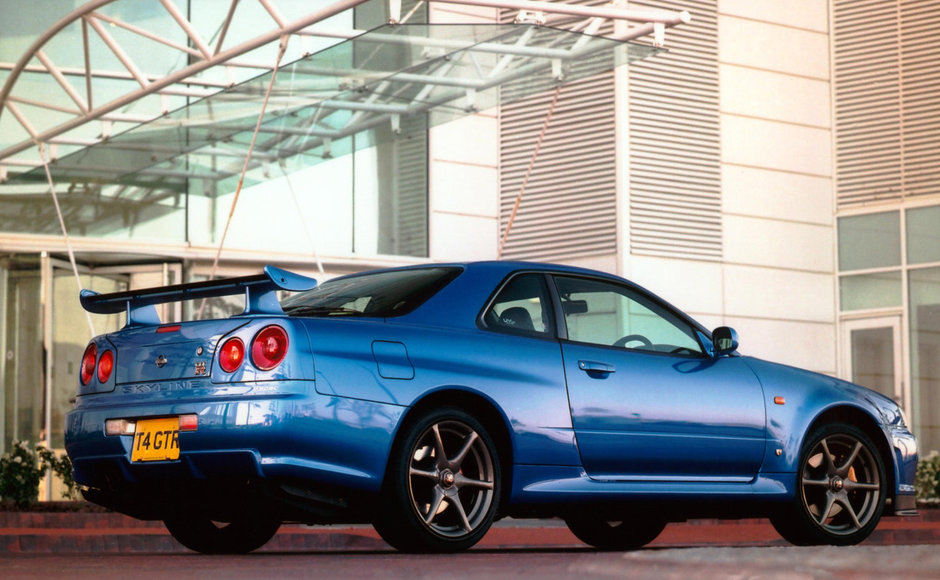 Nissan Skyline R34, R33 si R32