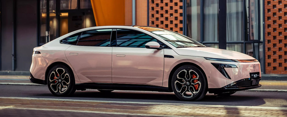 Nissan vrea sa te faca sa uiti de Tesla Model S si lanseaza pe piata un coupe cu patru usi si pret de Logan Nissan vrea sa te faca sa uiti de Tesla Model S si lanseaza pe piata un coupe cu patru usi si pret de Logan