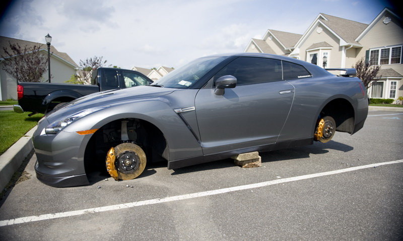Nissanul are lipici la hoti - Inca un GTR a ramas fara jante Nissanul are lipici la hoti - Inca un GTR a ramas fara jante
