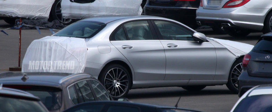 Noi fotografii spion cu viitorul Mercedes C-Class