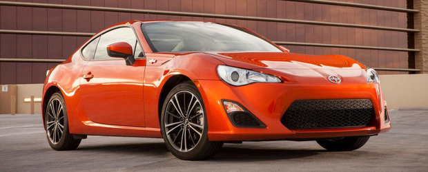 Noi imagini cu Scion FR-S