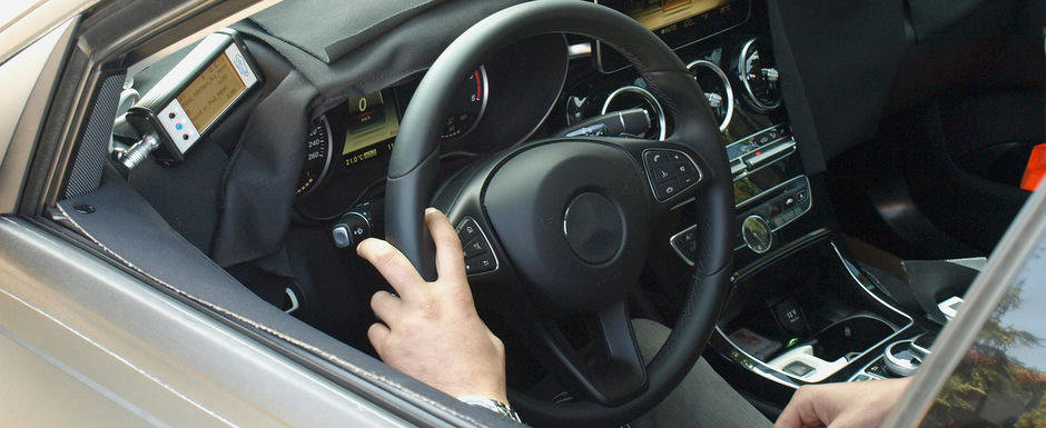 Noi imagini spion cu viitorul Mercedes C-Class - inclusiv cu interiorul Noi imagini spion cu viitorul Mercedes C-Class - inclusiv cu interiorul