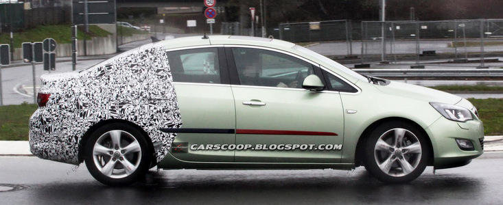 Noi imagini spion cu viitorul Opel Astra sedan Noi imagini spion cu viitorul Opel Astra sedan