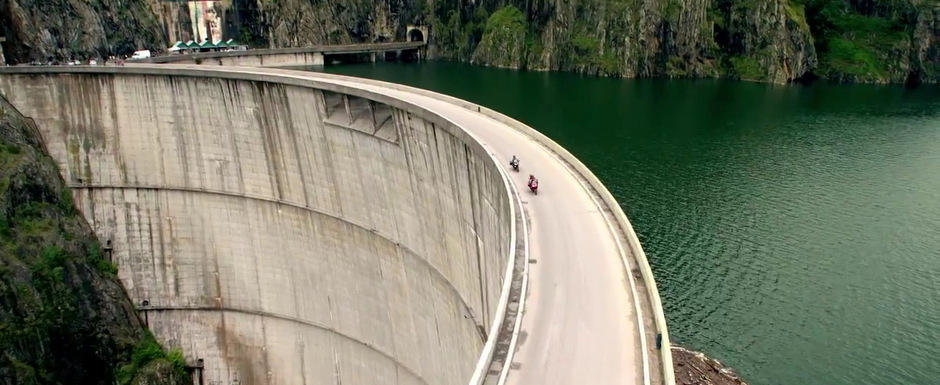 Noile modele Kawasaki Versys se promoveaza cu reclame filmate in Romania Noile modele Kawasaki Versys se promoveaza cu reclame filmate in Romania