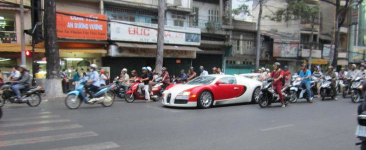 Noua culme a snobismului: Bugatti Veyron in Vietnam