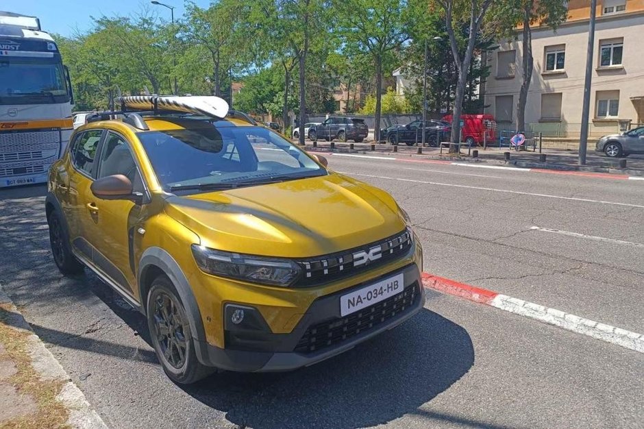 Noua Dacia Sandero, surprinsa in cele mai clare imagini de pana acum