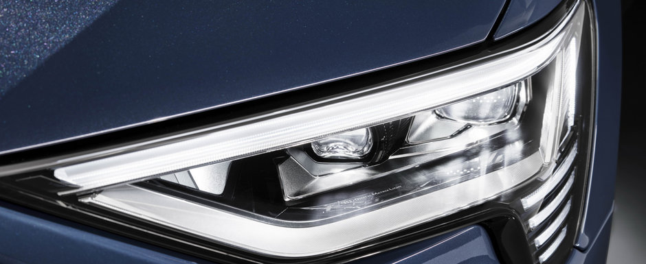 Noua masina de la Audi e la ani lumina in fata rivalilor: are faruri care proiecteaza animatii pe asfalt. FOTO ca sa te convingi si singur Noua masina de la Audi e la ani lumina in fata rivalilor: are faruri care proiecteaza animatii pe asfalt. FOTO ca sa te convingi si singur