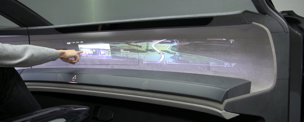 Noua masina de la Audi e nebunie curata: are proiectoare care proiecteaza sistemul de navigatie pe plansa de bord. Cum arata in realitate