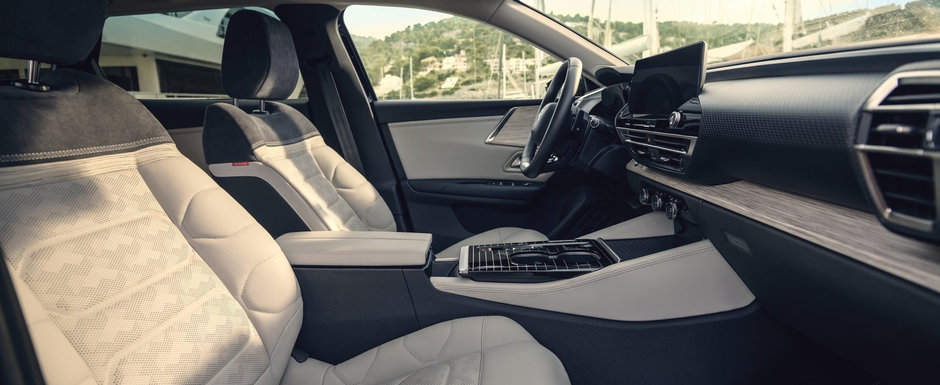 Noua masina de la Citroen e LUX TOTAL. Afisajul pe parbriz si scaunele cu masaj SUNT STANDARD. Francezii au publicat acum lista oficiala de preturi Noua masina de la Citroen e LUX TOTAL. Afisajul pe parbriz si scaunele cu masaj SUNT STANDARD. Francezii au publicat acum lista oficiala de preturi