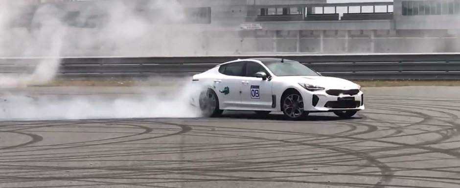 Noua masina de la Kia a fost surprinsa pregatindu-se intens pentru batalia cu Audi si BMW. VIDEO Noua masina de la Kia a fost surprinsa pregatindu-se intens pentru batalia cu Audi si BMW. VIDEO