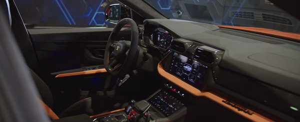 Noua masina de la Lamborghini e nebunie curata: are 800 de cai sub capota si cinci display-uri la interior. Cum arata in realitate