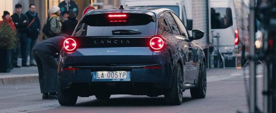 Noua masina de la Lancia, surprinsa complet necamuflata pe strazile din Milano. Pozele pe care italienii le vor sterse de urgenta Noua masina de la Lancia, surprinsa complet necamuflata pe strazile din Milano. Pozele pe care italienii le vor sterse de urgenta