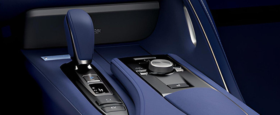 Noua masina de la Lexus e LUX TOTAL. Are scaune ventilate, volan cu reglare electrica si boxe de la Mark Levinson Noua masina de la Lexus e LUX TOTAL. Are scaune ventilate, volan cu reglare electrica si boxe de la Mark Levinson