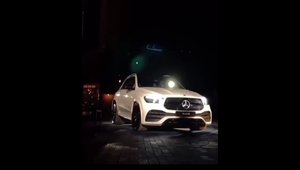 Noua masina de la Mercedes are cea mai tare suspensie din lume. Trebuie sa vezi neaparat cum functioneaza!