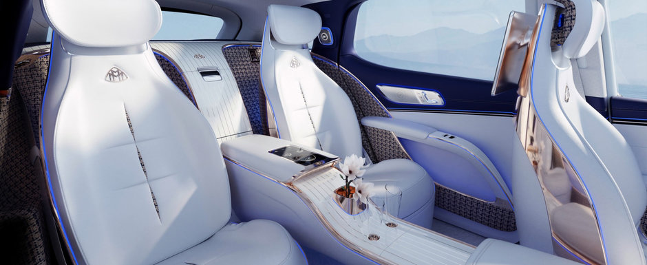Noua masina de la Mercedes e nebunie curata: are jante pe 24 de inch la exterior si sase display-uri color la interior Noua masina de la Mercedes e nebunie curata: are jante pe 24 de inch la exterior si sase display-uri color la interior