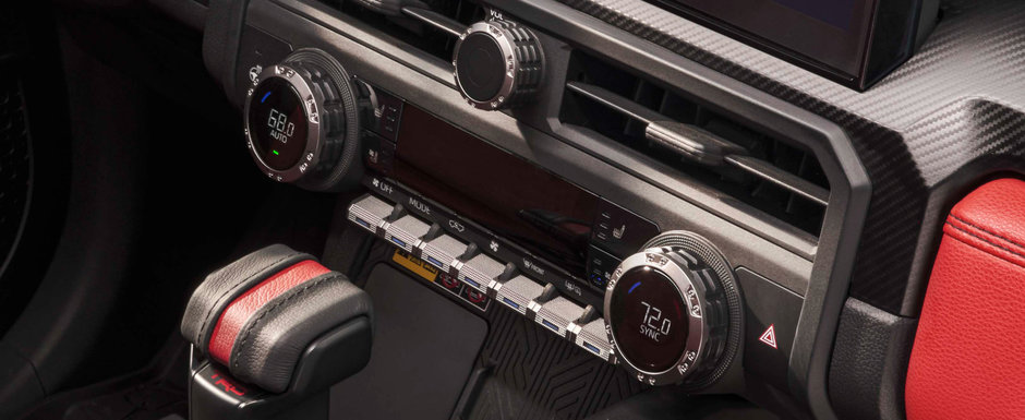 Noua masina de la Toyota e LUX TOTAL. Are volan incalzit, scaune ventilate si instalatie audio de la JBL Noua masina de la Toyota e LUX TOTAL. Are volan incalzit, scaune ventilate si instalatie audio de la JBL