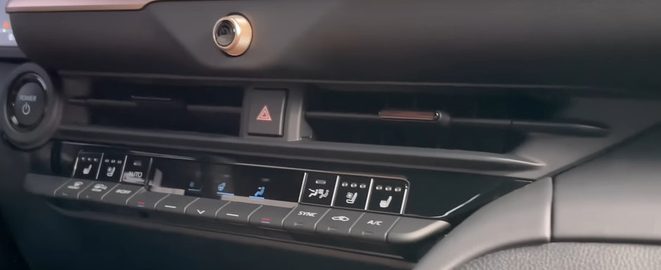 Noua masina de la Toyota e LUX TOTAL. Are caroserie in doua culori, scaune cu functie de ventilatie si instalatie audio de la JBL. Cum arata in realitate Noua masina de la Toyota e LUX TOTAL. Are caroserie in doua culori, scaune cu functie de ventilatie si instalatie audio de la JBL. Cum arata in realitate