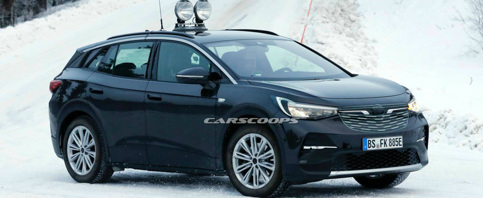 Noua masina de la Volkswagen a iesit pe strazi camuflata in Opel. FOTO ca sa te convingi si singur Noua masina de la Volkswagen a iesit pe strazi camuflata in Opel. FOTO ca sa te convingi si singur