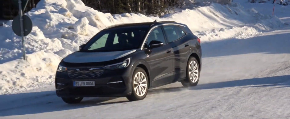 Noua masina de la VW a iesit pe strazi camuflata in Opel. VIDEO ca sa te convingi si singur Noua masina de la VW a iesit pe strazi camuflata in Opel. VIDEO ca sa te convingi si singur