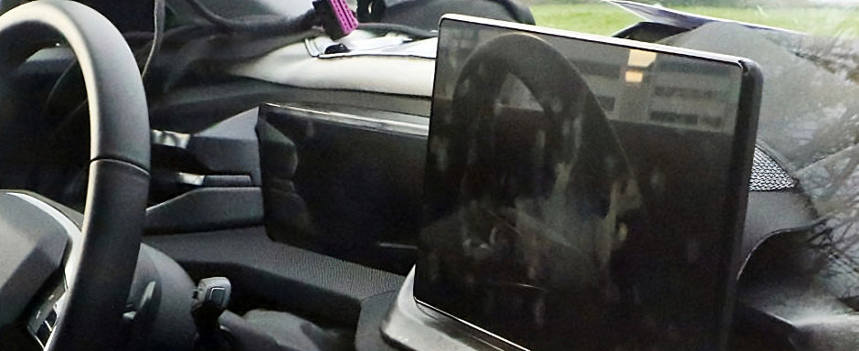 Noua masina de lux de la Audi, surprinsa pentru prima oara in teste. Viitorul model al nemtilor a fost fotografiat cu doua ecrane uriase in bord Noua masina de lux de la Audi, surprinsa pentru prima oara in teste. Viitorul model al nemtilor a fost fotografiat cu doua ecrane uriase in bord