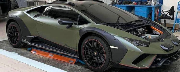 Noua masina de strada de la Lamborghini a fost fotografiata complet necamuflata. Este diferita de tot ce ofera italienii acum, pe piata