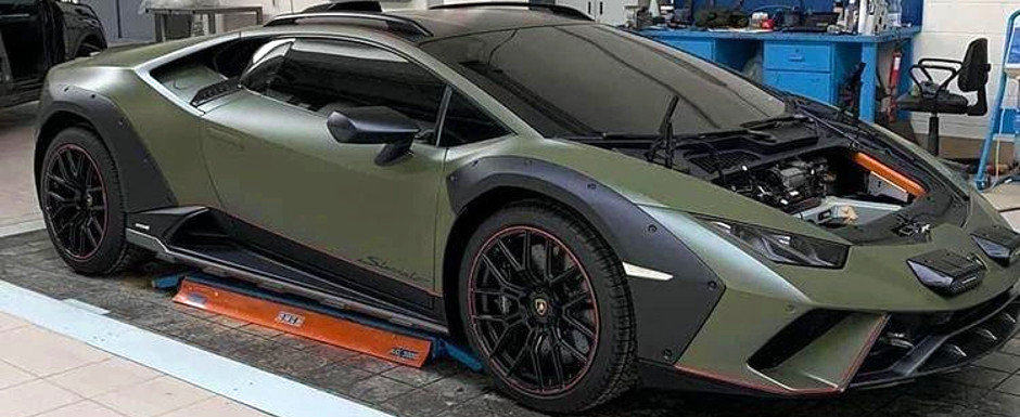 Noua masina de strada de la Lamborghini a fost fotografiata complet necamuflata. Este diferita de tot ce ofera italienii acum, pe piata