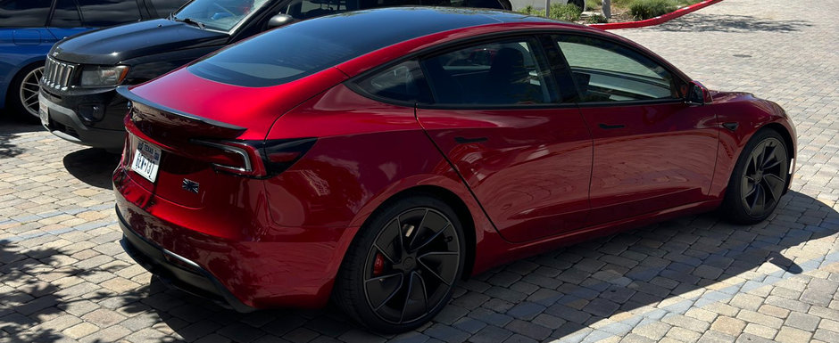 Noua Tesla Model 3 Ludicrous a ajuns mai devreme pe internet. Pozele pe care americanii le vor sterse de urgenta Noua Tesla Model 3 Ludicrous a ajuns mai devreme pe internet. Pozele pe care americanii le vor sterse de urgenta
