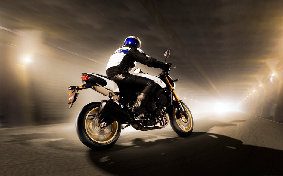 Noua Yamaha FZ8 - adrenalina si atitudine pe 2 roti! Noua Yamaha FZ8 - adrenalina si atitudine pe 2 roti!
