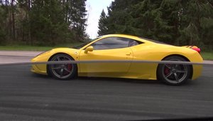 Noul 458 Speciale intalneste vechiul 430 Scuderia intr-o cursa de familie