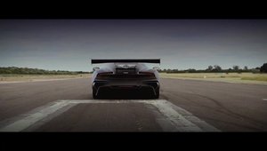 Noul Aston Martin Vulcan de 800 cp suna demential, ia startul la Goodwood