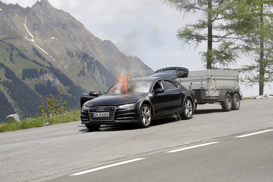 Noul Audi A7 a luat foc in teste