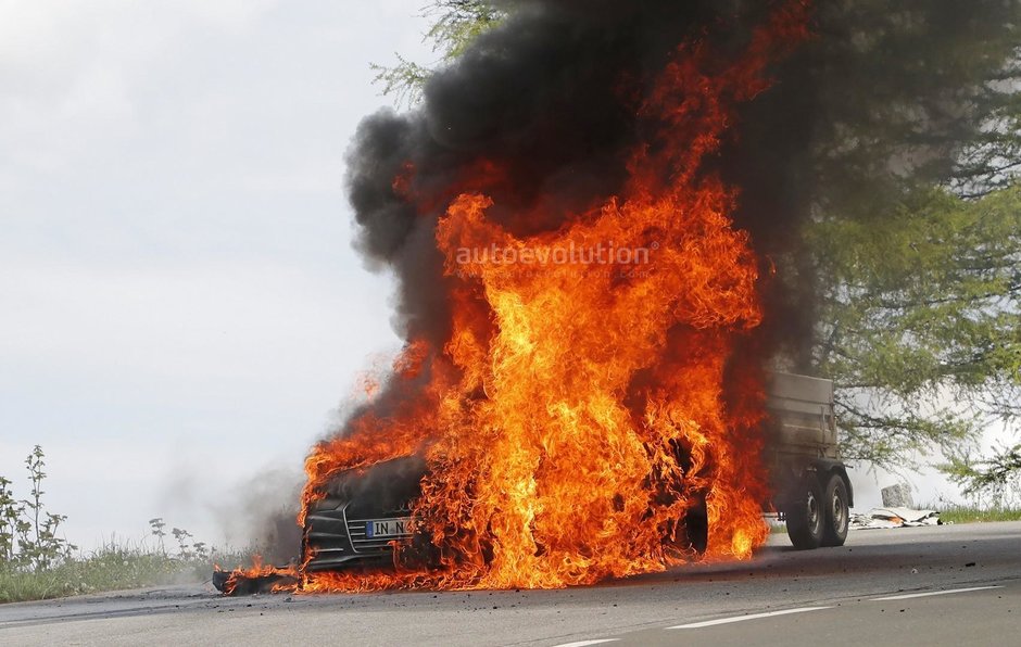 Noul Audi A7 a luat foc in teste