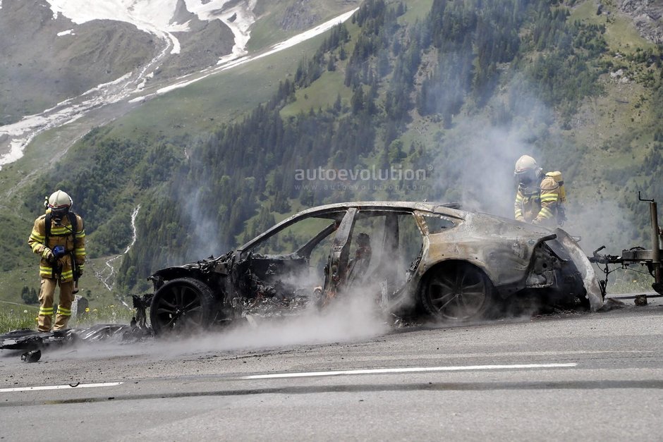 Noul Audi A7 a luat foc in teste