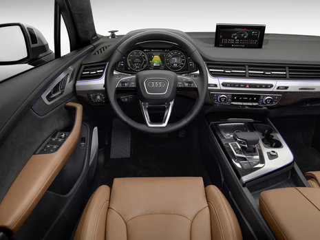 Noul Audi Q7 e-tron