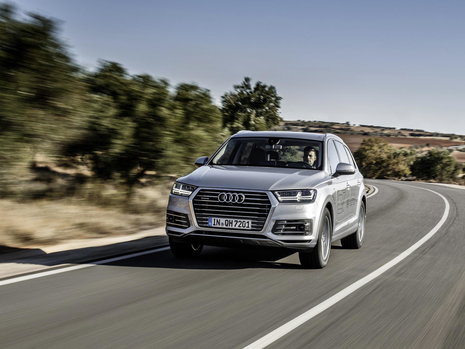 Noul Audi Q7 e-tron