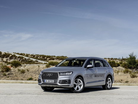 Noul Audi Q7 e-tron