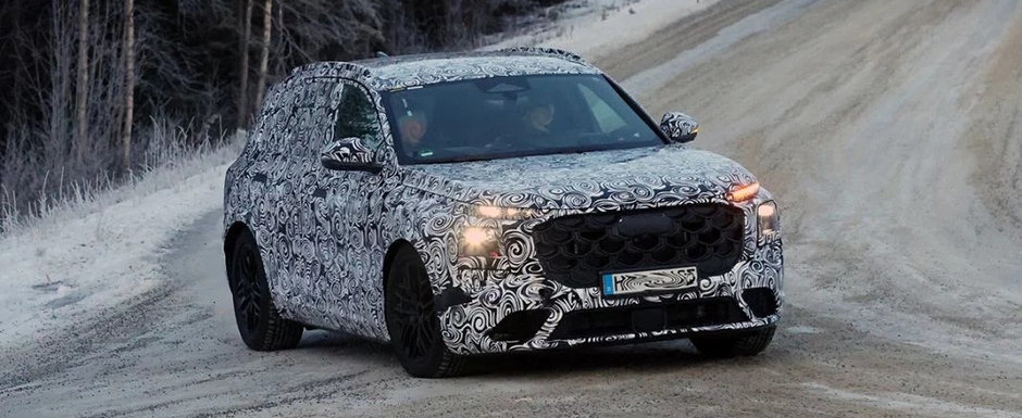 Noul Audi Q7, surprins pentru prima oara in teste. Viitorul SUV al nemtilor ar putea veni cu trei ecrane in bord Noul Audi Q7, surprins pentru prima oara in teste. Viitorul SUV al nemtilor ar putea veni cu trei ecrane in bord