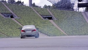 Noul BMW M5 '30 Jahre M5' se dezlantuie in primul sau promo oficial