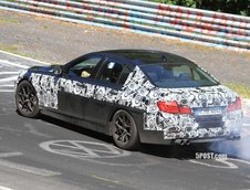 Noul BMW M5 surprins aproape necamuflat!