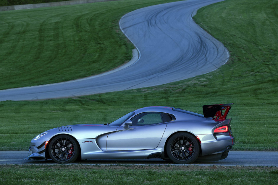 Noul Dodge Viper ACR